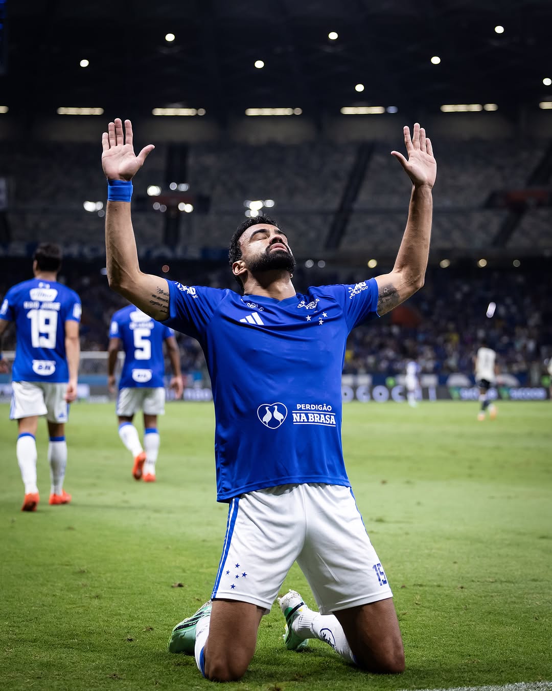 Bom dia com mais uma vitória do Cabuloso, Nação! 🦊 Gol dedicado para os filhos Lucca e Luiza! 💙 📸 @ggaleixo / Cruzeiro