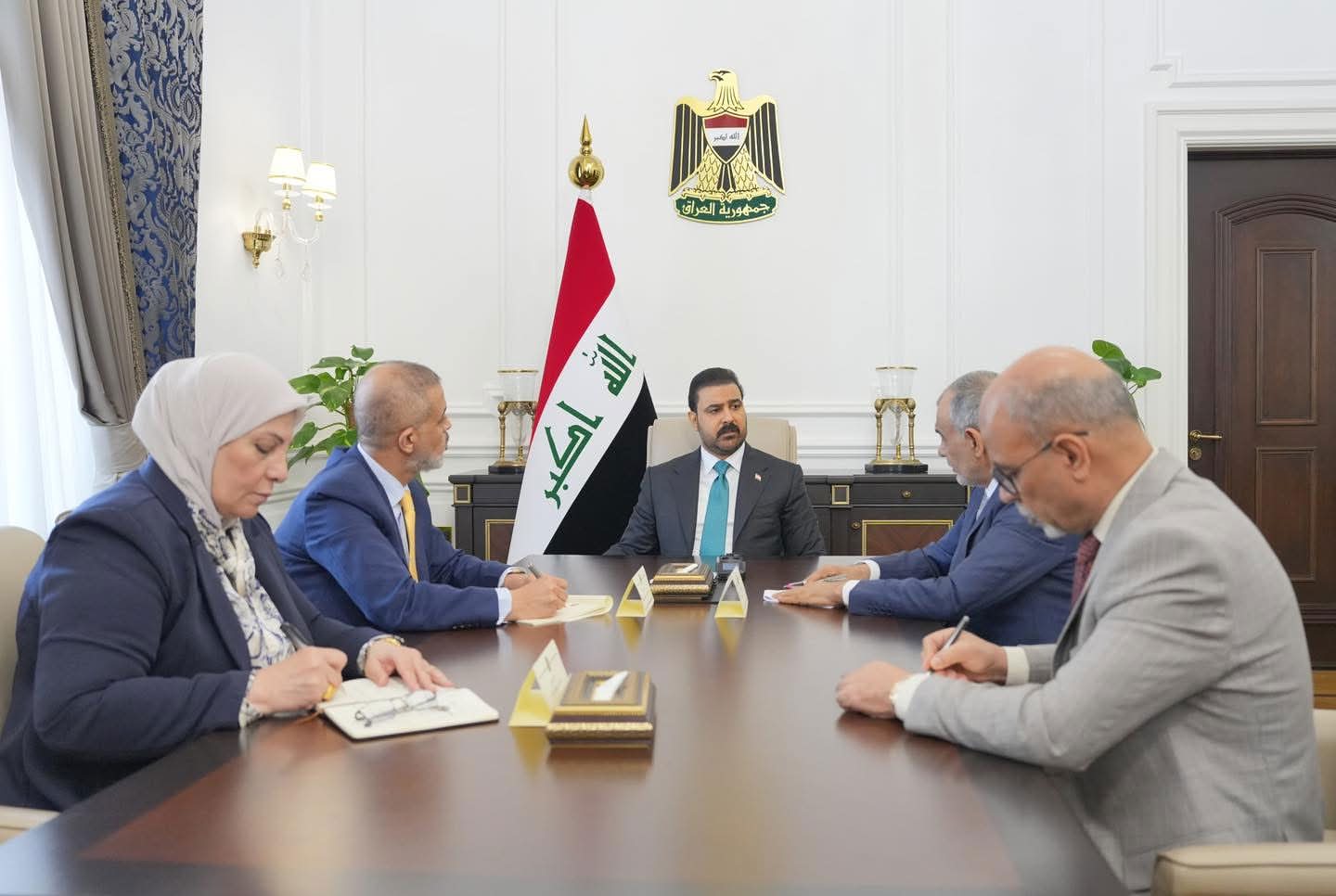 وجّهنا بتثبيت جميع المتعاقدين والأجراء على الملاك الدائم، بجانب استحداث (120) ألف درجة وظيفية جديدة بصفة عقد ضمن موازنة عام 2027، تشمل جميع الشرائح، وتقسم بطريقة عادلة على المحافظات حسب النسب السكانية، مع فتح منصة خاص…