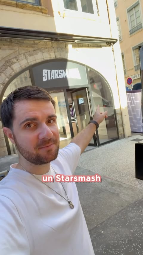 Alors, ça vous a plu ? Au cas où vous ne l’auriez pas très bien compris, notre premier restaurant Starsmash se trouve au 10 rue Palais-Grillet ! Et si vous l’aviez bien compris, mais qu’il est trop loin de chez vous, …