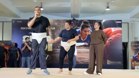 When Sumo Didi showed her strength, even Khali took notice! 👀🔥 #SumoDidi, watch now exclusively on Hindi Zee 5. #SumoDidionZee5 @shriyambhagnani @_slowcheeta_ @sumodidi_official @blitzerisk #JyotiDeshpande @akashaag…