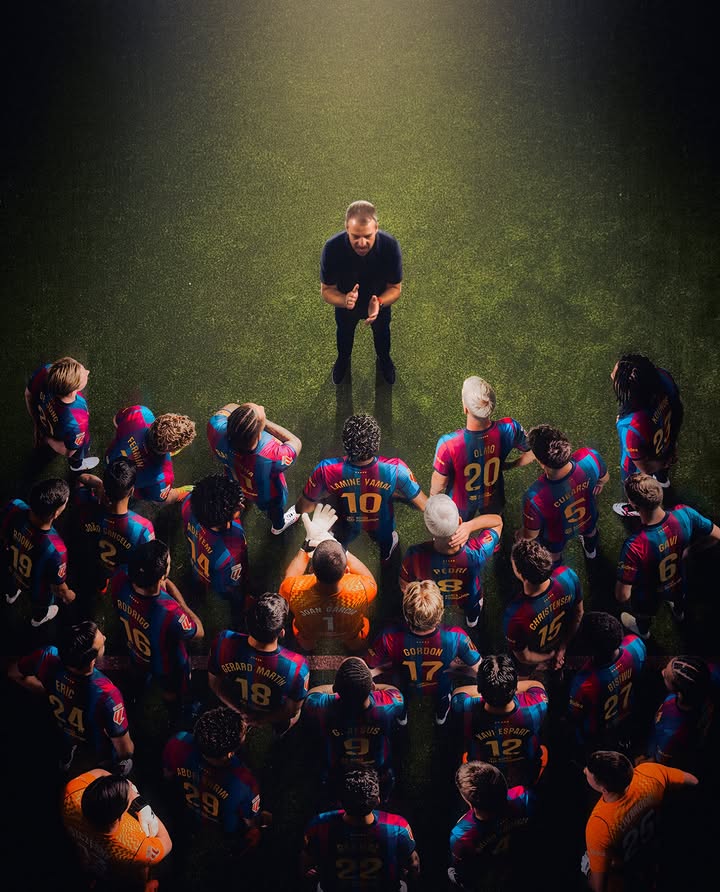 Together, as one team. 🔵🔴 #ElClásico Tots units fem força 💪 Vamos a por todas, culers 👊