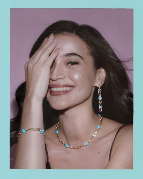 House ambassador Anne Curtis wears new HardWear by Tiffany designs, which feature colored gemstones for the first time. Uniting vibrant turquoise with the collection’s signature bold 18k gold links, the latest additio…
