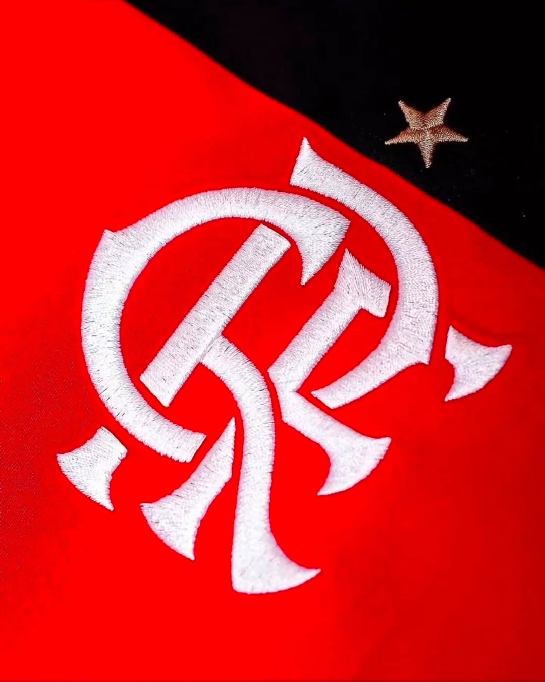 NOTA OFICIAL O Clube de Regatas do Flamengo esclarece que não deu início a nenhum procedimento relativo à inscrição do atleta Marcos Rojo pelo Club Estudiantes de La Plata na CONMEBOL Libertadores 2026. Em 9 de outubr…
