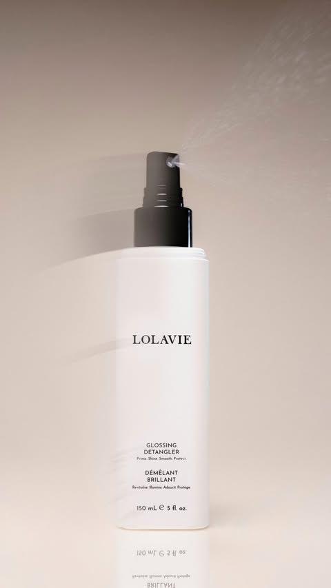 The math is mathing. Our Glossing Detangler by the numbers: 🤍 69% reduction in breakage after one use* 🤍 15x softer, smoother, more manageable hair* 🤍 450°F heat-styling protection 🤍 99% clean ingredients 🤍 19 aw…