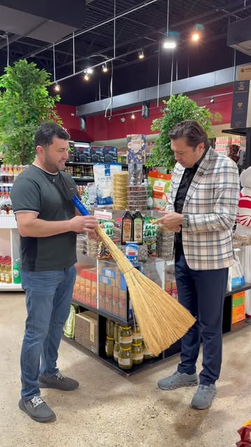 🇺🇿 ЧИКАГОДА ЯНА БИР КАТТА ЎЗБЕК СУПЕРМАРКЕТИ! 🇺🇸 Бугун Чикагода навбатдаги йирик ўзбек супермаркети — @chinor_freshmarket очилишида иштирок этдим! Чикагода яшовчи азиз ватандошлар, хуш келибсиз! Бу ерда Ўзбекистон…