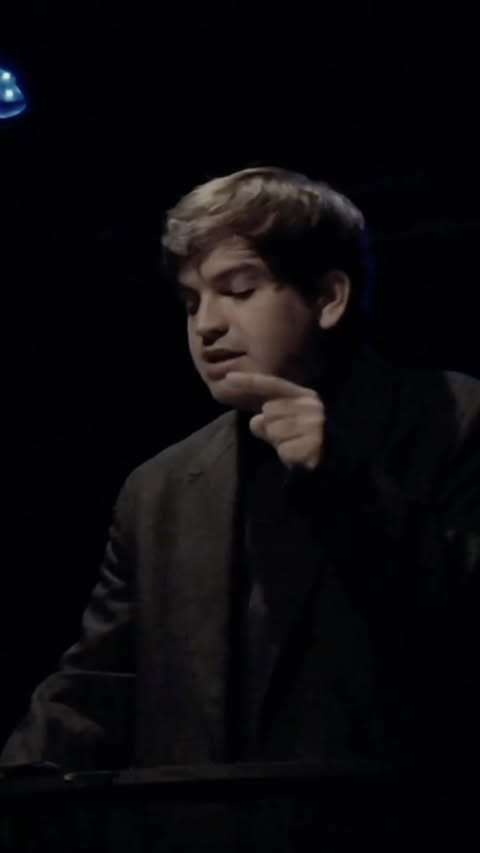La première de mon spectacle a lieu dans très exactement un mois… dernier extrait avant que tout commence ❤️