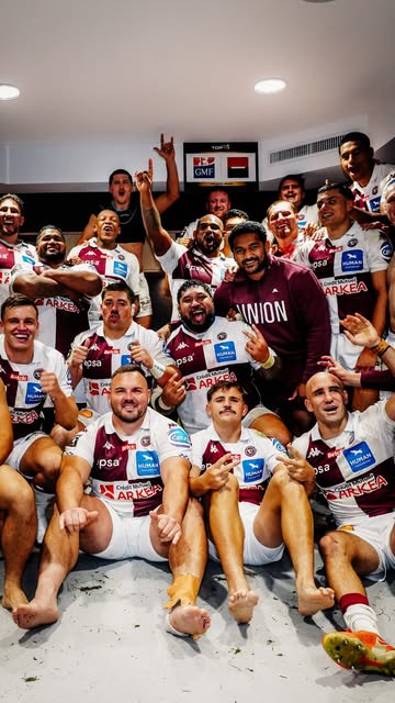 Les coulisses de la photo de la victoire et de la joie de nos girondins dans le vestiaire 👀 On veut ça tous les week-ends non ? 🕺 @top14rugby | @canalplusrugby