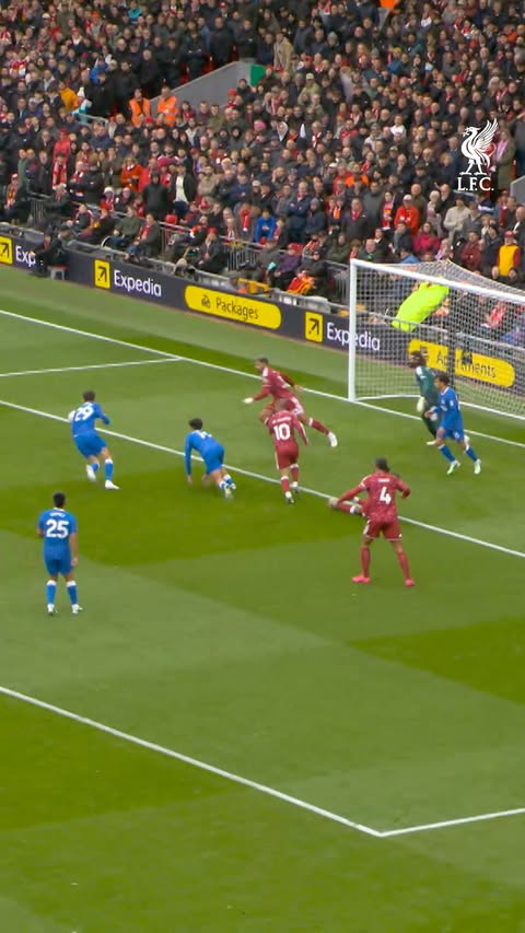 Ronald giving EVERYTHING to secure the clean sheet 💪😅