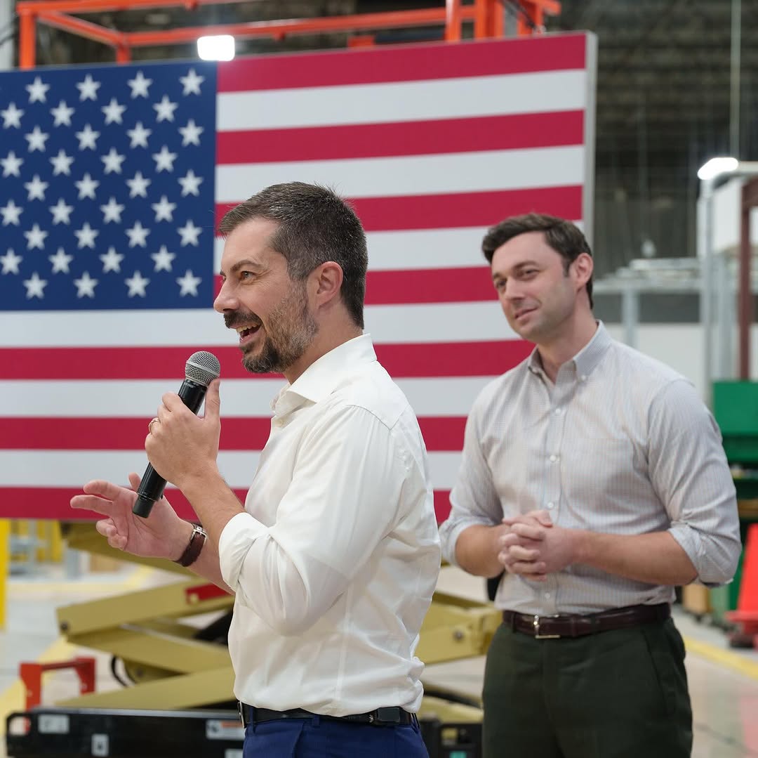 Folks here in Georgia are working hard to send Jon Ossoff back to the Senate and elect Keisha Lance Bottoms as their next Governor! Proud to see so many volunteers show up yesterday to get out the vote in the final da…