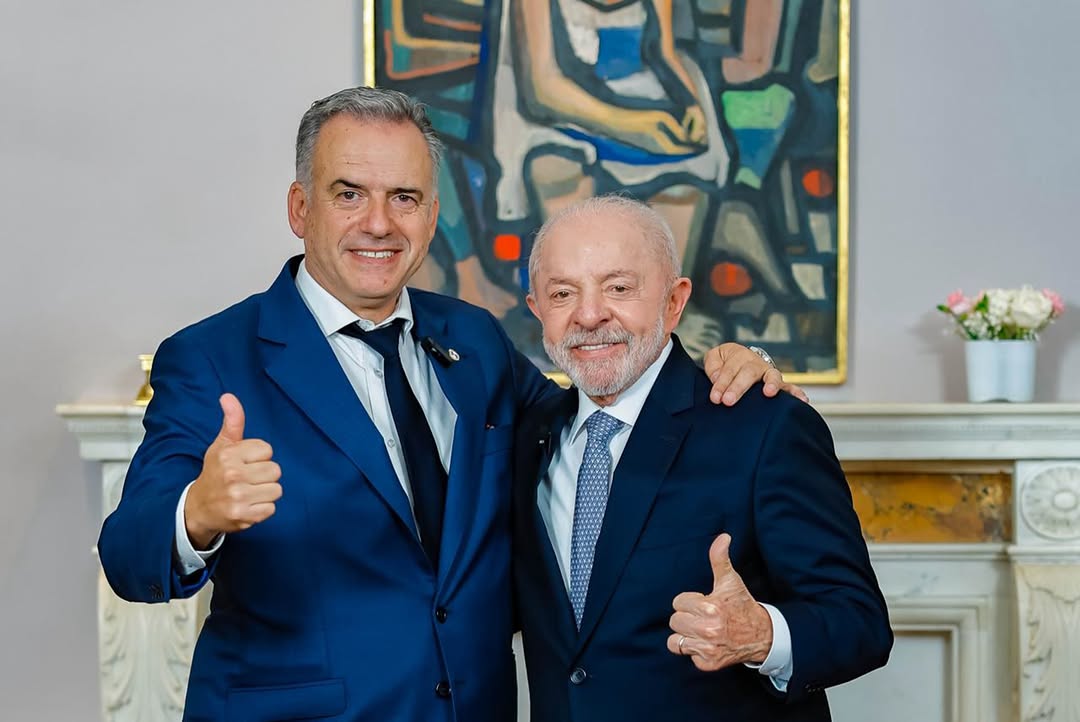 Acabo de comunicarme con el presidente electo de Brasil, Luiz Inácio Lula da Silva, un amigo. Lo felicité por el triunfo y por la fiesta democrática que representa un proceso electoral.