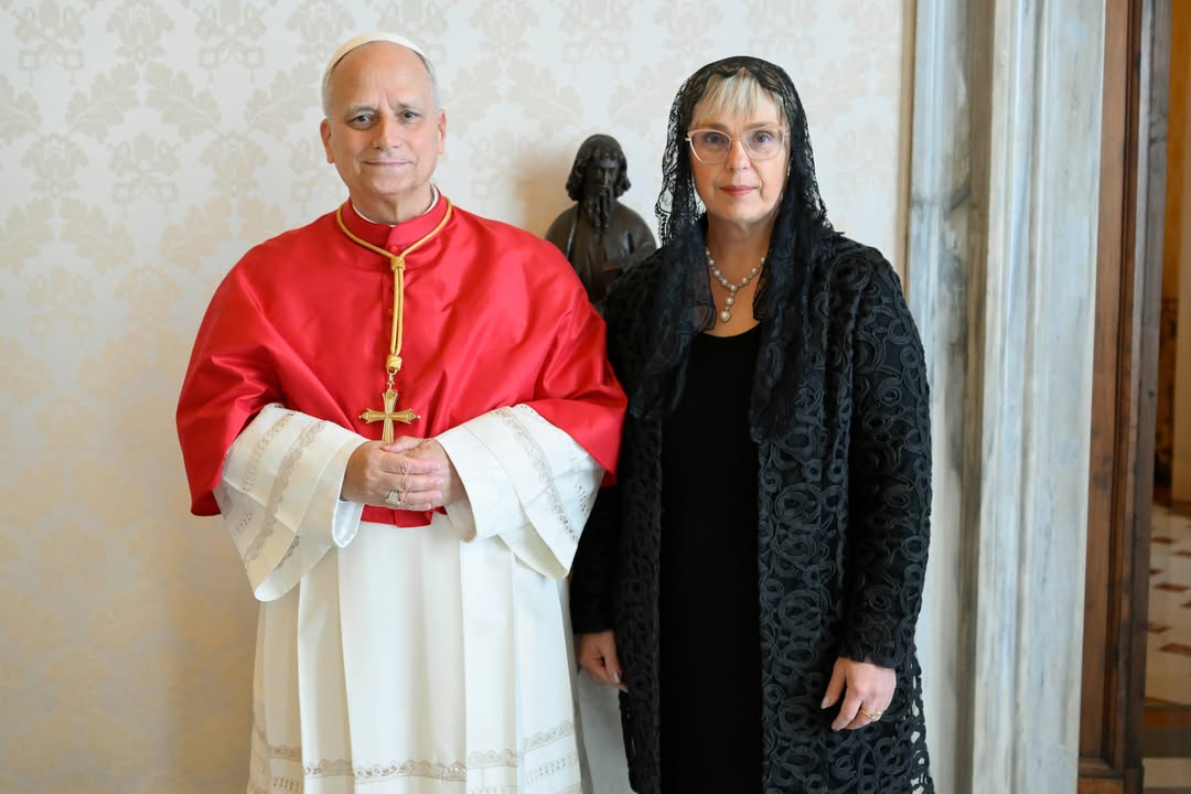 Papeža Leona XIV. sem ob najinem prvem srečanju v Vatikanu povabila na obisk Slovenije in mu izročila uradno pisno vabilo in pismo predsednika vlade. Letos mineva 30 let od prvega obiska papeža Janeza Pavla II. pri na…