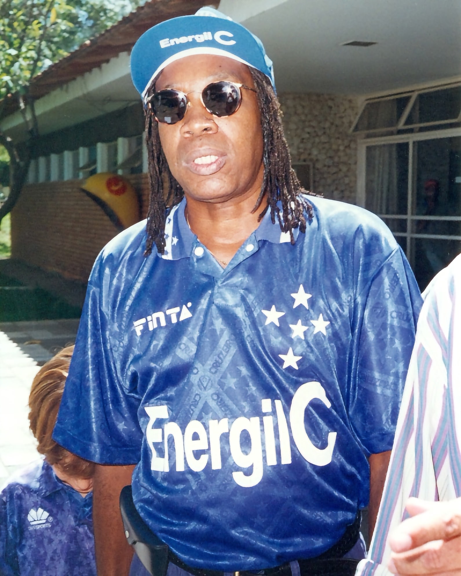 Hoje é aniversário do Milton Nascimento, um dos maiores cantores e compositores da história da música brasileira. 🦊🎂 Desejamos um feliz aniversário, com muita saúde e paz. Saudações celestes! 💙