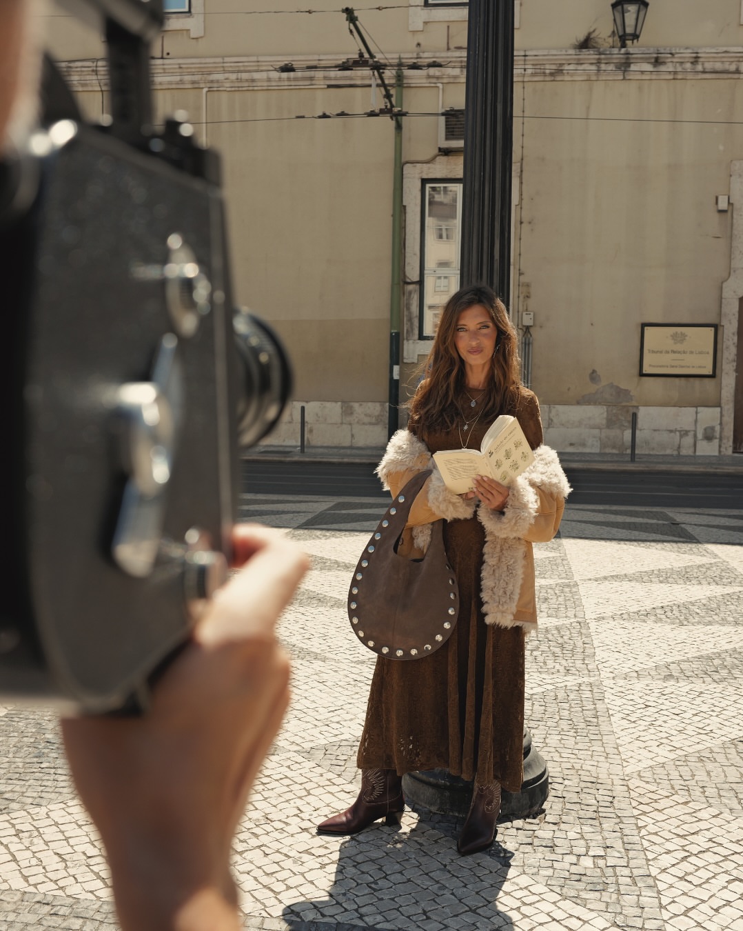 En Slowlove, creemos que la magia está en los detalles. En esos complementos que transforman un ‘look’, en los accesorios que hablan de ti y en esos pequeños gestos que marcan la diferencia. En The Lisbon Chapter, cad…