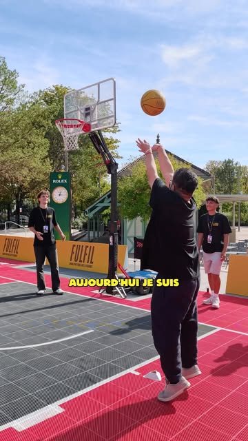 Et si je devenais prochainement entraineur d’une équipe de la LNB ? 🤔 J’ai eu l’occasion d’assister à DEUX matchs de basket au Stade Roland Garros avec @xiaomi.france , c’était sensationnel, merci à eux ! 🏀🔥👏🏻 #X…