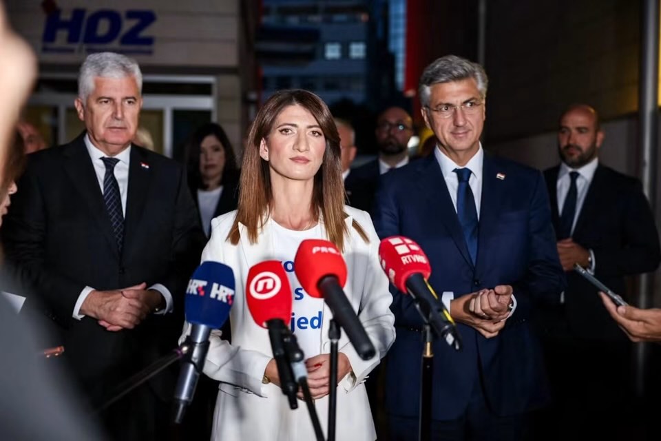 HRVATSKA JE UZ HRVATE U BiH Na završnom skupu u Mostaru uoči Općih izbora u BiH dali smo snažnu potporu Darijani Filipović i kandidatkinjama i kandidatima HDZ-a BiH te im čestitali na sjajnoj kampanji i izvrsnom progr…