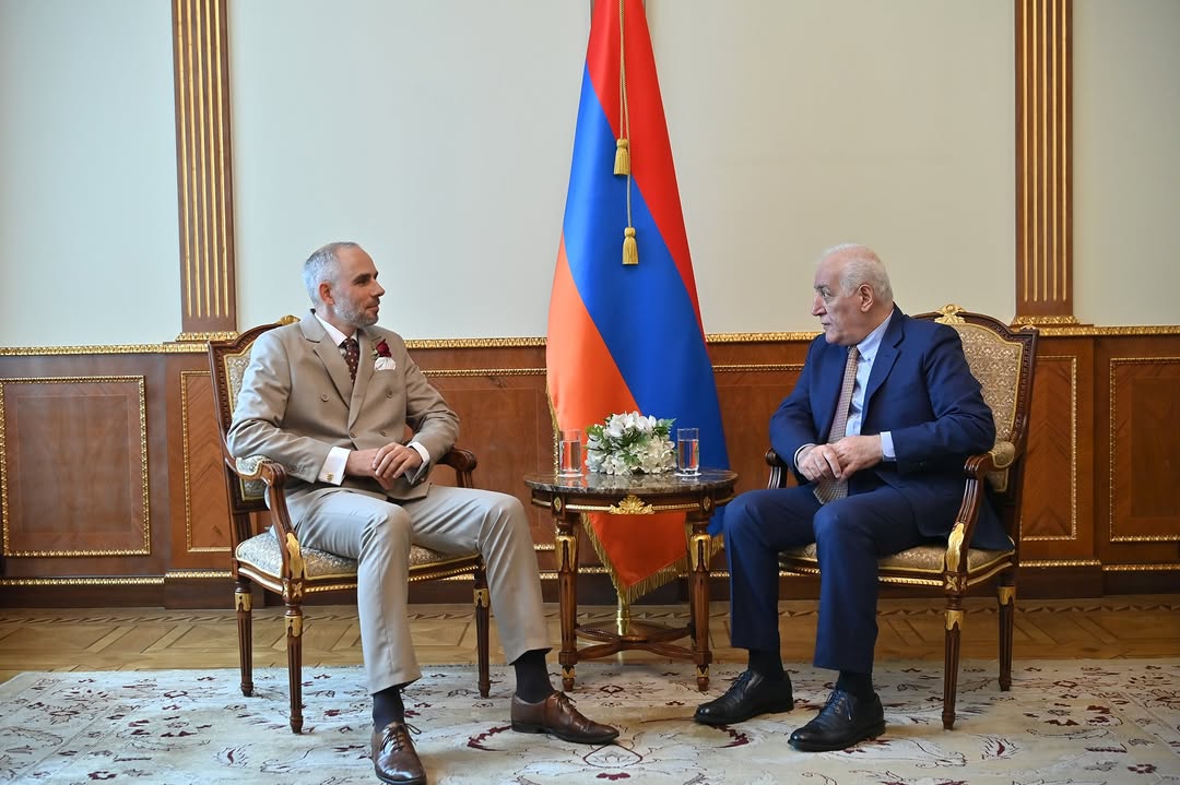 Հանրապետության նախագահ Վահագն Խաչատուրյանը Չեխիայի ազգային տոնի՝ Պետականության օրվա կապակցությամբ ընդունել է Հայաստանում Չեխիայի արտակարգ և լիազոր դեսպան Պետեր Պիրունչիկին։ Նախագահը շնորհավորել է դեսպանին և նրա միջոցո…
