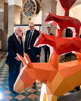 „Was für ein Glücksmoment, vor 36 Jahren!“ Beim Festakt zum Tag der Deutschen Einheit in Bremen hat Bundespräsident Steinmeier an den historischen Moment der Wiedervereinigung von 1990 erinnert sowie an die Friedliche…