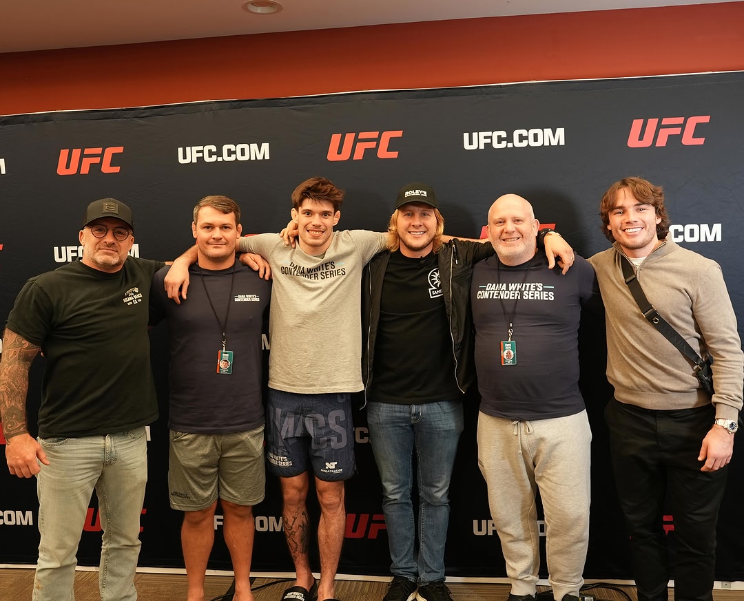 Unbelievable watching my little brother @george.staines1 getting the slam KO in the apex and earning his @ufc contract in style deserves it for all the hardwork he puts in 👌🏻