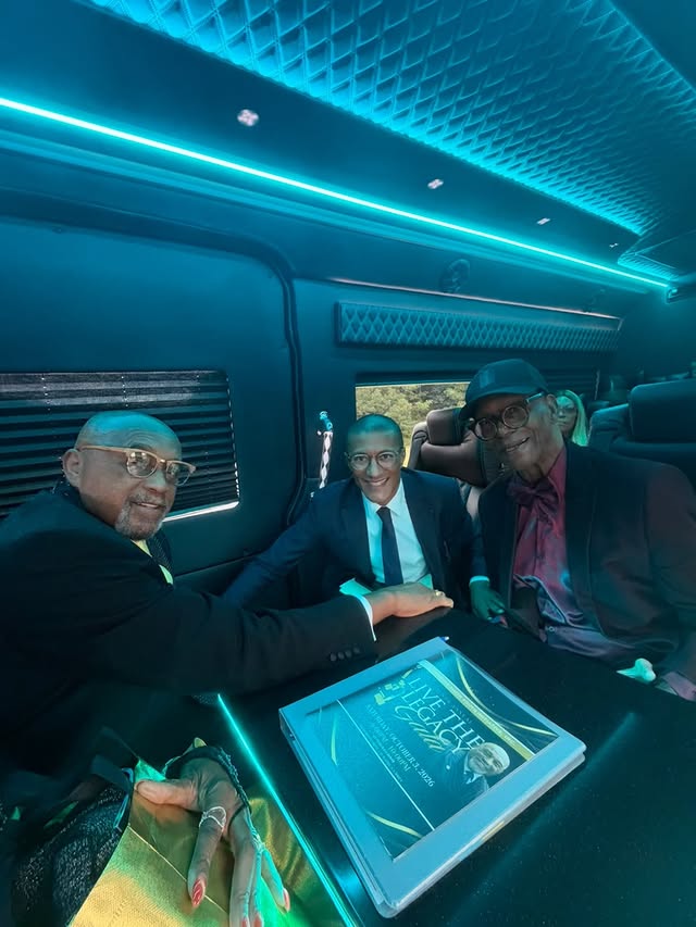 La légende Bob Beamon avec @tommiesmith68 : en route pour la soirée gala ´ Héritage Tommie Smith’. @villesaintouen : à l’honneur.