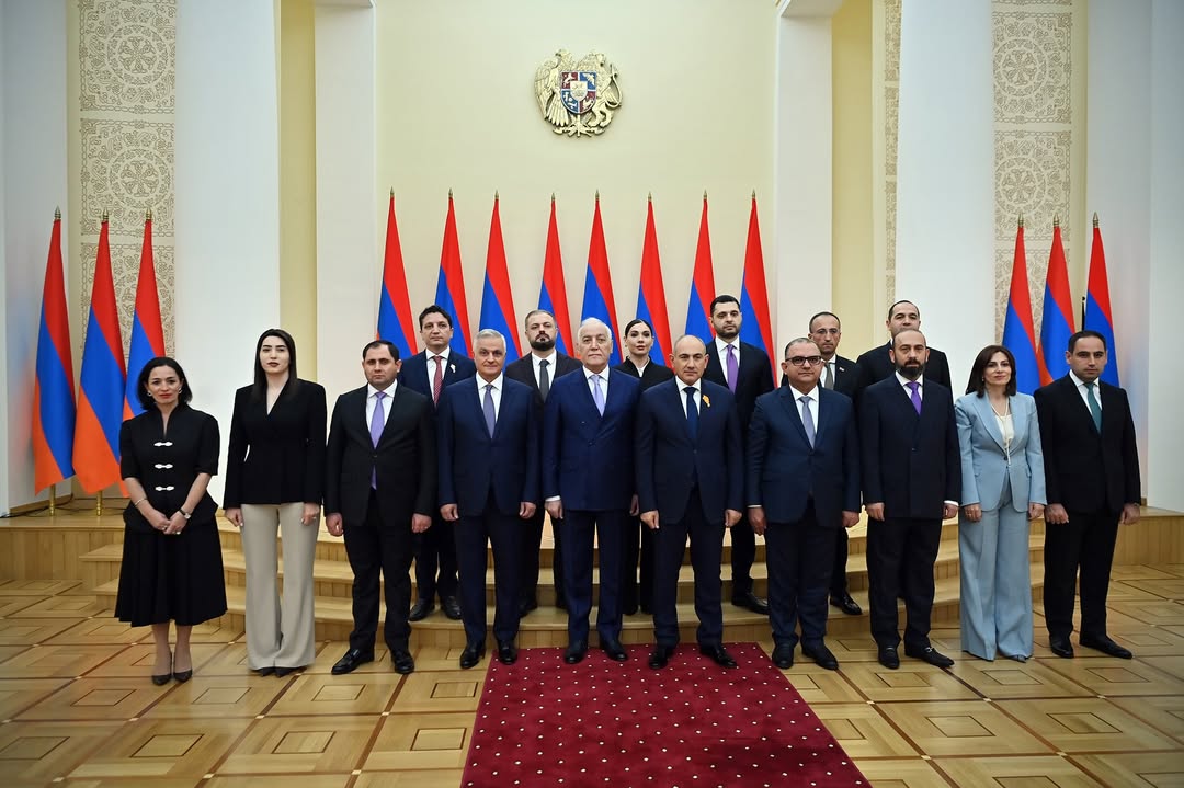 Նախագահական նստավայրում նախագահ Վահագն Խաչատուրյանի ներկայությամբ կայացել է ՀՀ Կառավարության անդամների երդմնակալության արարողությունը: Արարողությանը ներկա են գտնվել նաև Ազգային ժողովի նախագահ Ռուբեն Ռուբինյանը, Սահման…