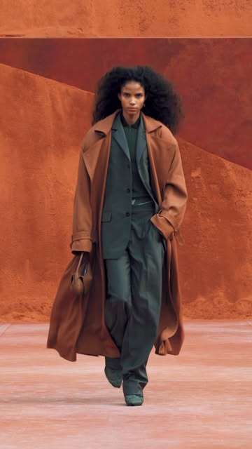 Dress code: No white required. The opening look from Lacoste’s Spring-Summer 2027 runway show at Roland-Garros, where clay takes on a new expression. Rewriting the codes of the court under the creative direction of @p…