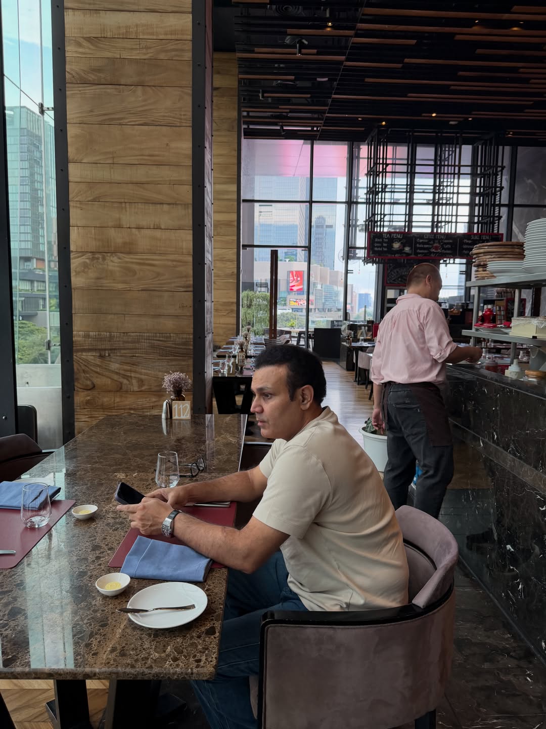 Yahan bhi wahi tension , kya khaana hai? #bangkok