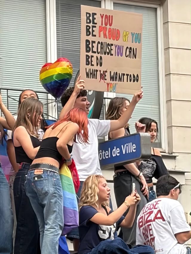 Oui, soyez fiers de ce que vous êtes ! 😉🏳️‍🌈 Treize ans après le mariage pour tous, une même conviction : l’égalité des droits et la liberté d’être soi ne sont jamais acquises, il faut toujours les défendre. #pride