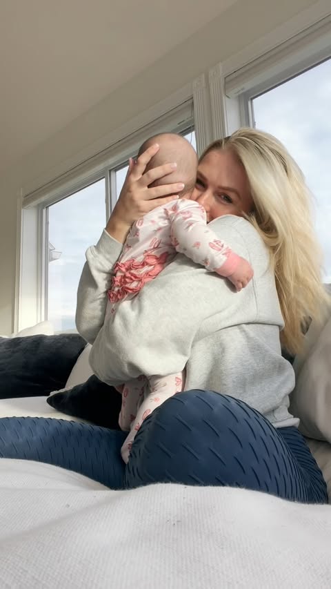 The constant urge to smooch her🥹 #motherhood