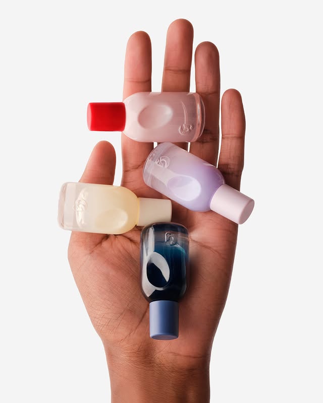 The cutest members of our fragrance family 🌟 Four Glossier You fragrances in You, Doux, Fleur and Soie, are now cutie-patootie-sized for a limited time for the holidays. Your new little plus-ones land on the Sephora …