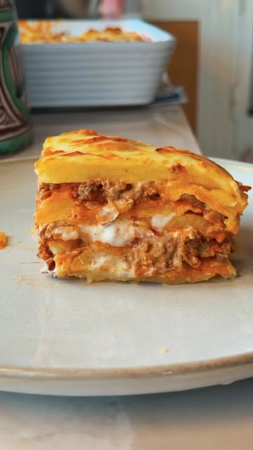 Potato moussaka bake, lasagne style! 🥔