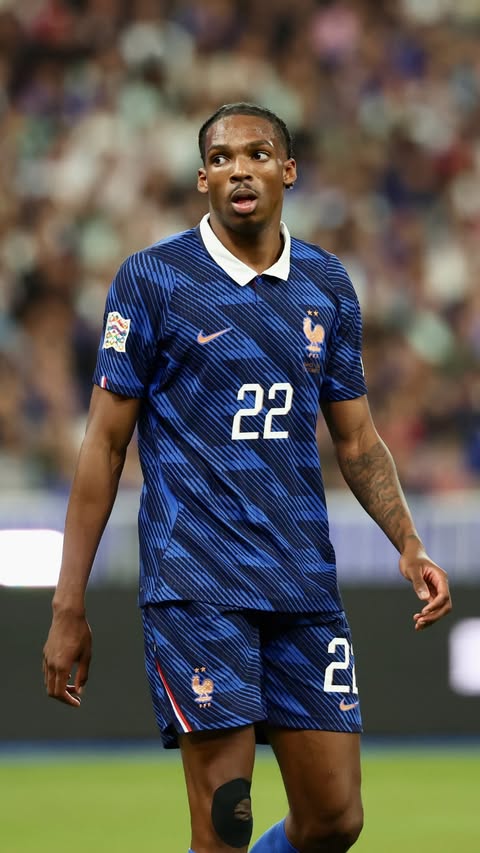 2ème sélection réussie pour @j.jacquet97 🤝💙 • 4 duels gagnés • 2 ballons récupérés • 2 interceptions • 100 % de passes réussies (80/80) A successful second appearance for Jérémy Jacquet!
