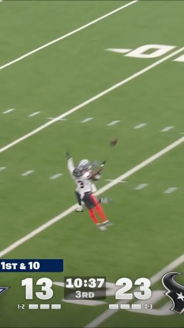 WHAT A CATCH. 🤯 📺: #DALvsHOU on FOX 📲: Stream on NFL+ bit.ly/45ZlYdM