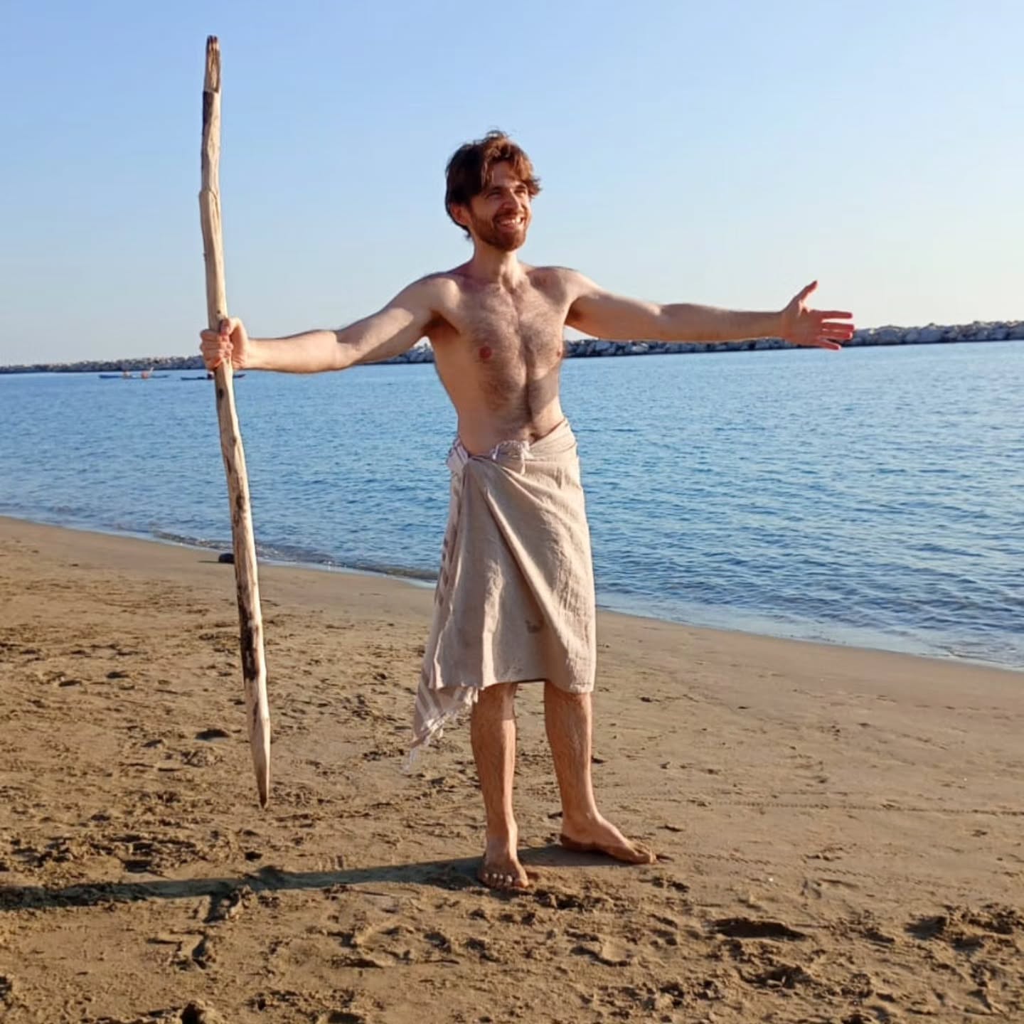 Ieri ho compiuto 39 anni. Sono andato sulla spiaggia di un piccolo borgo del Cilento, tranquillissima in questo periodo. Ho aperto le braccia, chiuso gli occhi ed espresso un desiderio. Quando ho aperto gli occhi mi s…