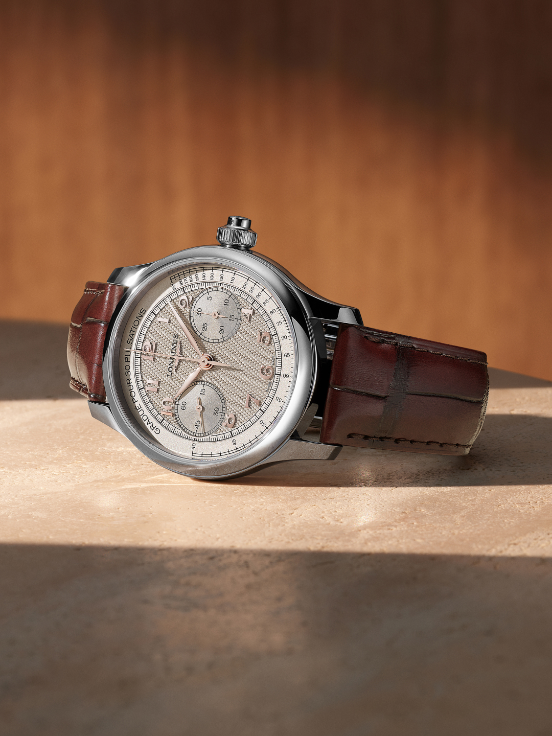 A pioneer of the monopusher chronograph, LONGINES reimagines its legacy. The first-ever LONGINES MASTER COLLECTION CHRONO MONOPUSHER unites a silver barleycorn dial, pulsometer scale and exclusive column-wheel movemen…