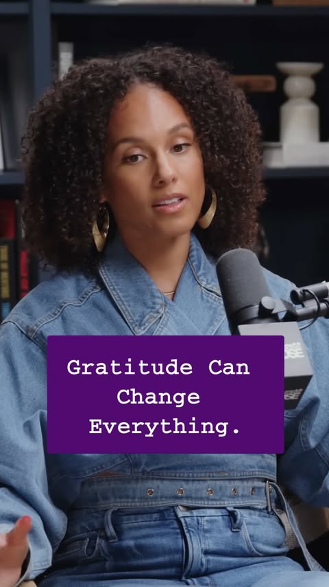 Welcome to Manifest Monday 💜 In this clip from Alicia’s conversation with Jay Shetty, she shares that gratitude doesn’t ask us to pretend everything is perfect. It simply allows us to direct our attention to all that…