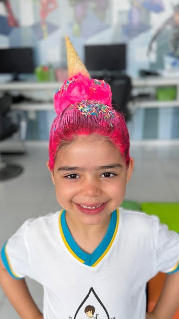 Começou a semana da criança na escola e o primeiro cabelo maluco a gente nunca esquece, né? 😍 Malu amouuuu e eu resolvi postar o passo a passo pra ajudar outras mães que também vão ter que arrasar nessa missão! Gosta…