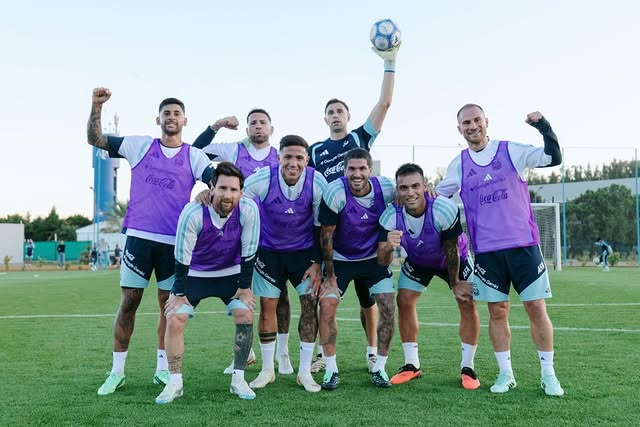 Ultimo dia con esta hermosa banda Mañana a ganar y despedir al mejor 🩵🫶🏽 @afaseleccion