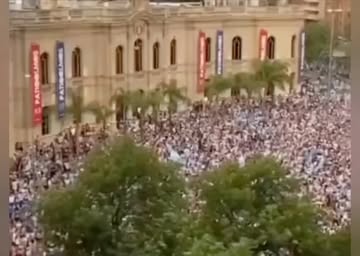 وبدأت الدموع قبل أن تبدأ المباراة .. ميسي يا له من يوم اعتراف وتقدير لم ينله لاعب من قبلك