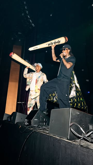 POV: You’re in the audience and Wiz is throwing out Khalifa Kush joints 🚀💯