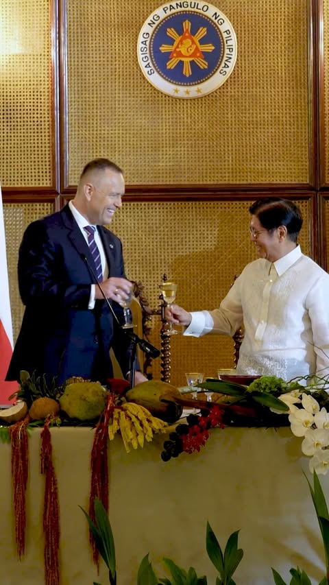 𝟱𝟯 years of friendship, marked by a historic first. 🇵🇭🇵🇱 We welcomed 𝙋𝙧𝙚𝙨𝙞𝙙𝙚𝙣𝙩 𝙆𝙖𝙧𝙤𝙡 𝙉𝙖𝙬𝙧𝙤𝙘𝙠𝙞, the 𝗳𝗶𝗿𝘀𝘁 𝗣𝗼𝗹𝗶𝘀𝗵 𝗣𝗿𝗲𝘀𝗶𝗱𝗲𝗻𝘁 𝘁𝗼 𝘃𝗶𝘀𝗶𝘁 𝘁𝗵𝗲 𝗣𝗵𝗶𝗹𝗶𝗽𝗽𝗶𝗻𝗲𝘀, …
