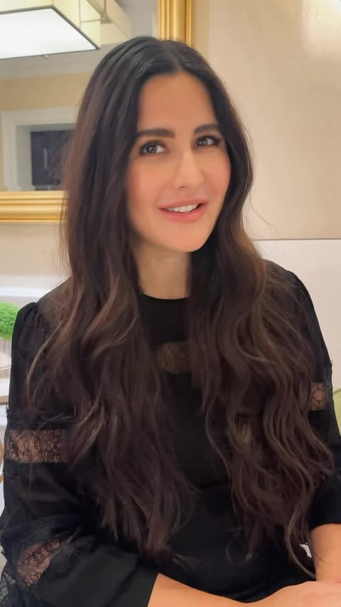 Well… look who’s coming to the UK 👀🇬🇧 @katrinakaif is making her way to London with Kay Beauty x Space NK, and she’s got some exciting plans in store ✨ London, are you ready? Because we definitely are 💋 #KayBeauty…