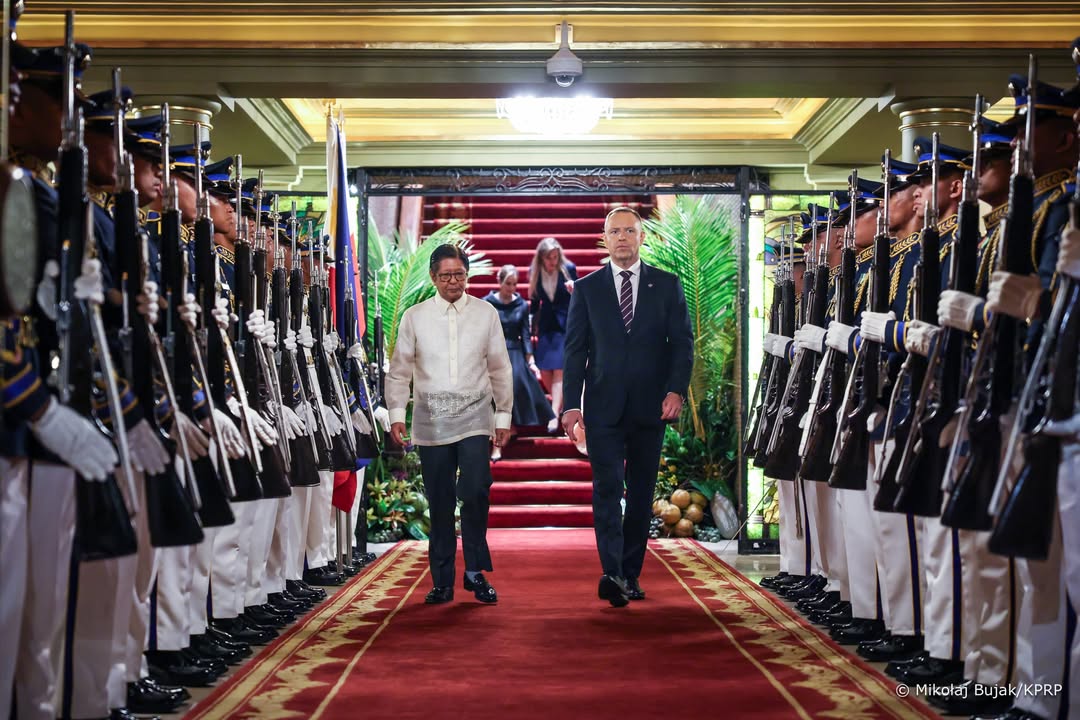 Dziękuję Panu Prezydentowi Ferdinandowi Marcosowi Jr. za serdeczne przyjęcie! 🇵🇱🤝🏻🇵🇭 Polskę i Filipiny łączą przyjaźń, wzajemny szacunek i wspólne wartości. Cieszę się, że podczas tej wizyty otwieramy nowy rozdz…