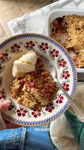 We’ve talked a lot over the years about how to make eating more plants feel easy, and so much of that comes down to what you keep in your cupboards💛 The ingredients you know you can always make something with, the on…