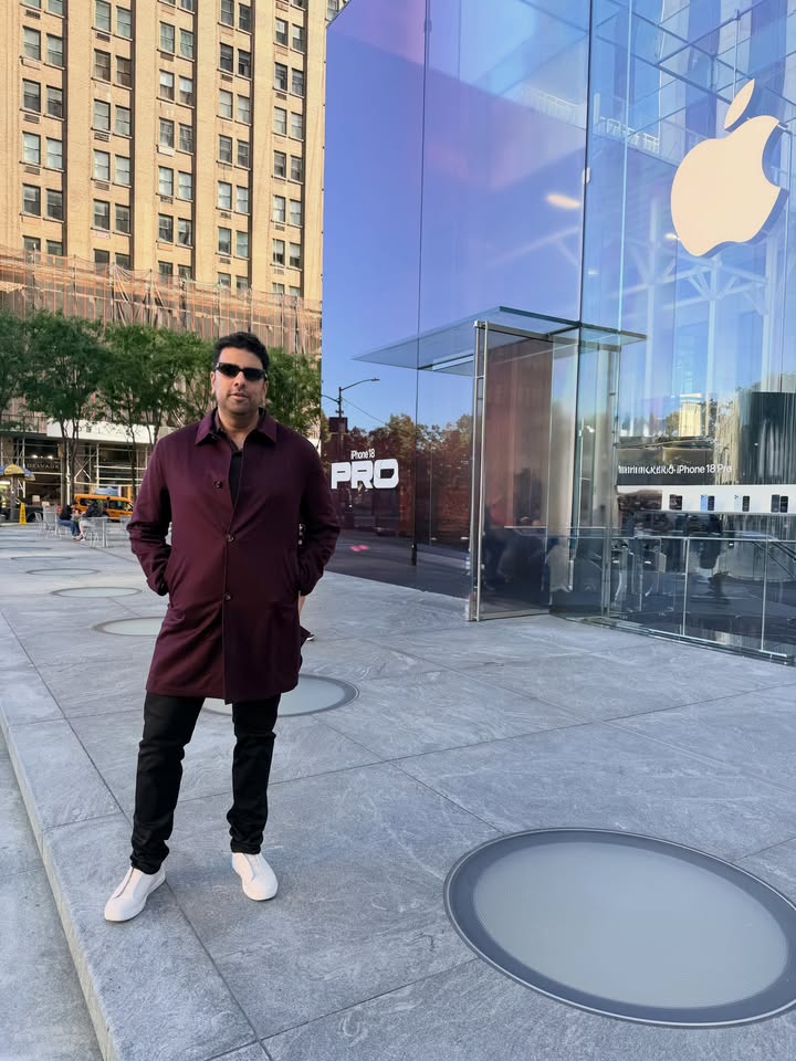 Late post. Latest obsession. 🍷 iPhone 18 Pro Max in Burgundy — understated luxury, upgraded. Some colours don’t just stand out… they make a statement. ✨