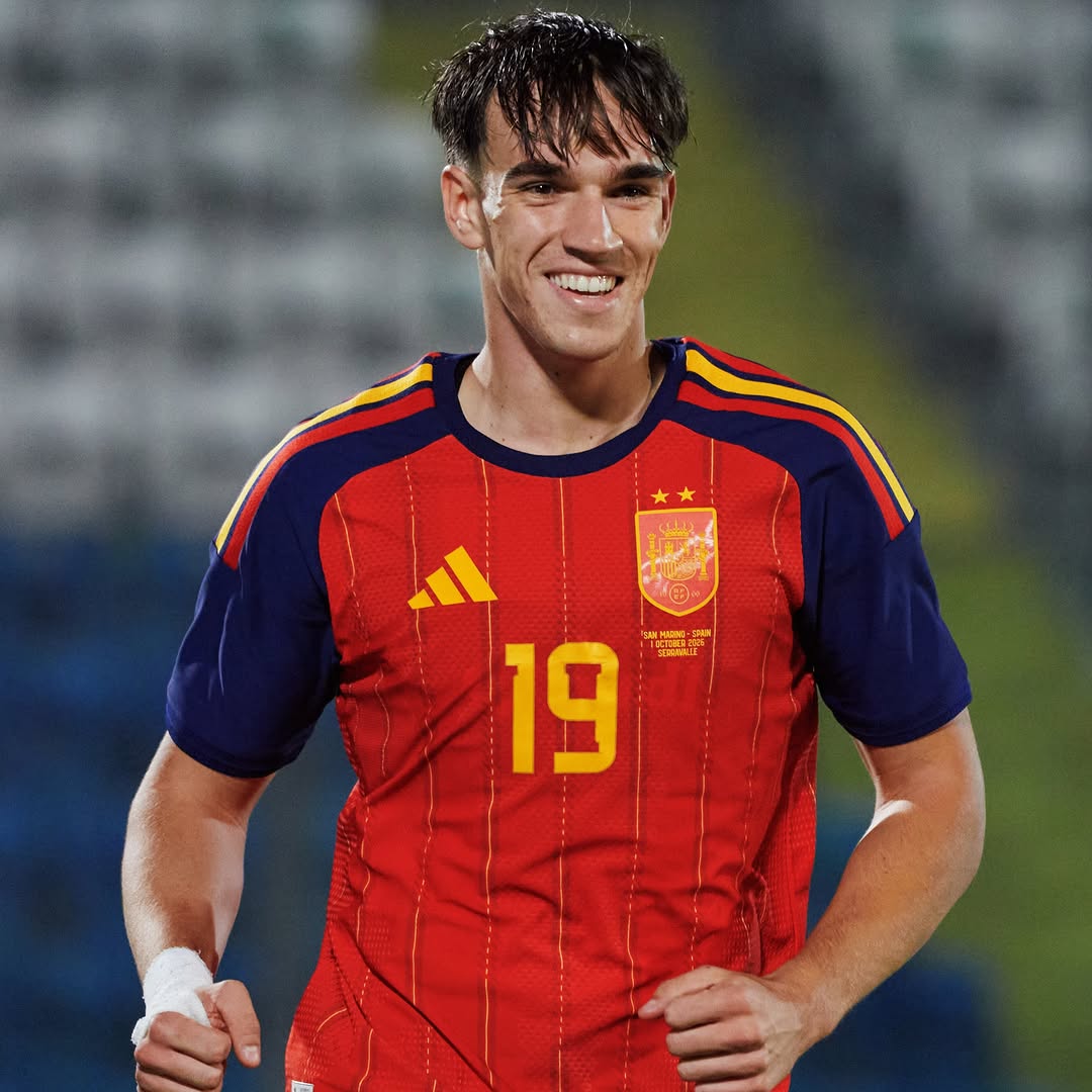 Orgullo vestir esta camiseta. Feliz por compartirla con estos grupos 🇪🇸❤️