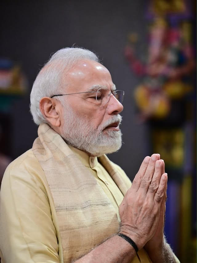 Prayed to Bhagwan Ganesh for the happiness, prosperity and good health of every Indian. May His blessings be with us all and may India continue to move forward.