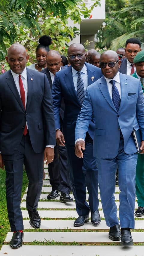 Honored to receive H.E, President Julius Maada Bio @presidentjuliusmaadabio alongside Governor Sanwo-Olu and other private sector leaders today at our residence to discuss the West African Integration and Investment S…