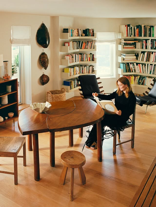 @juliannemoore knows what she likes. Her taste may have evolved over the years, but a love of modernism, and a meticulous eye for the details, has followed her from home to home. In her new West Village duplex, Moore …