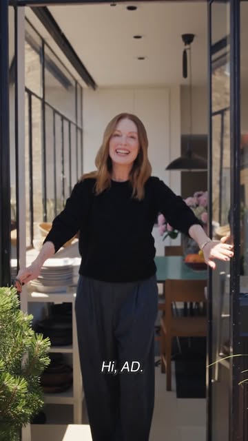 @juliannemoore's love for design—and New York—shines in her new West Village apartment. Designed with #AD100 architect Oliver Freundlich (@oliverfreundlichdesign), the Oscar-winning actor filled her 1920s rooftop dupl…