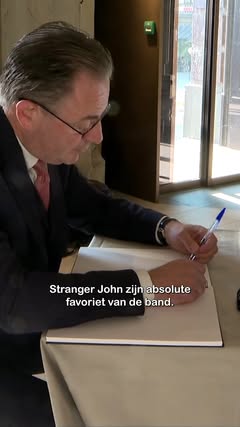 Vanmorgen tekende ik in het Antwerpse stadhuis het rouwregister voor John De Wilde, de laatste originele Stranger die vijf dagen geleden overleed. De Strangers zorgden echt voor de soundtrack van mijn jeugd. Iedereen …